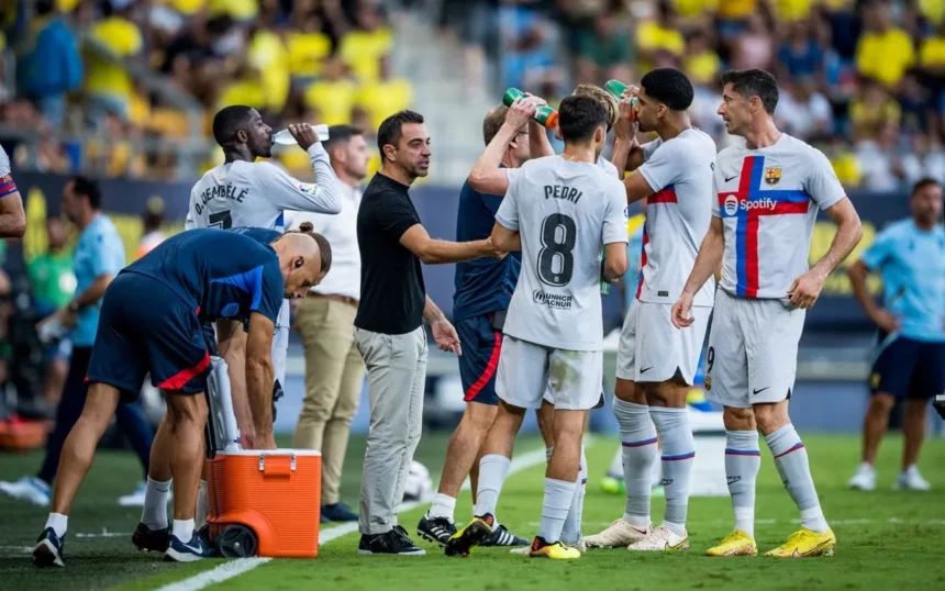 Xavi having a pep talk with Barcelona FC players at the Coliseum Alfonso Perez stadium. (Picture via Barcelona FC)