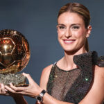 OCTOBER (4/10).- FC Barcelona footballer Alexia Putellas poses with her Ballon d'Or during the award ceremony held in Paris on October 17. EFE/Mohammed Badra