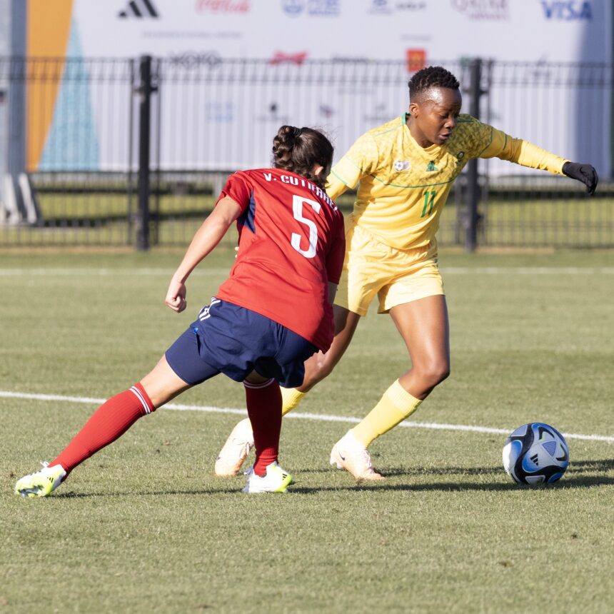 Thembi Kgatlana takes on a Costa Rican defender. (Picture via Twitter/@Banyana_Banyana)