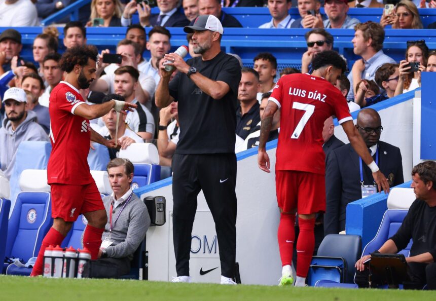 Mohamed Salah of Liverpool reacts as he is substituted as Jurgen Klopp looks on during the Premier League match between Chelsea FC and Liverpool FC at Stamford Bridge. (Photo by Marc Atkins/Getty Images)