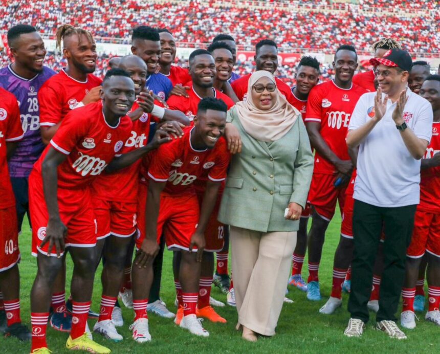 Tanzanian president Samia Suluhu Hassan with Simba SC players. (Photo via X @@SimbaSCTanzania)