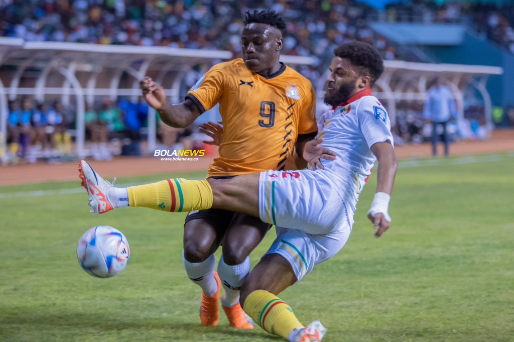 Lameck Banda in action against Congo Brazzaville. (Photo via BolaNews Gallery)