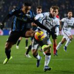 Atalanta's Colombian forward Luis Muriel (L) and Inter Milan's Italian midfielder Nicolo Barella go for the ball during the Italian Serie A football match between Atalanta and Inter on January 16, 2022 at the Azzuri d'Italia stadium in Bergamo. (Photo by MIGUEL MEDINA / AFP) (Photo by MIGUEL MEDINA/AFP via Getty Images)