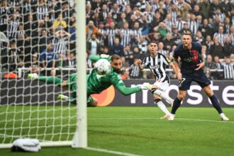 Miguel Almiron of Newcastle United scores the team's first goal during the UEFA Champions League match between Newcastle United FC and Paris Saint-Germain at St. James Park on October 04, 2023 in Newcastle upon Tyne, England. (Photo by Michael Regan/Getty Images)