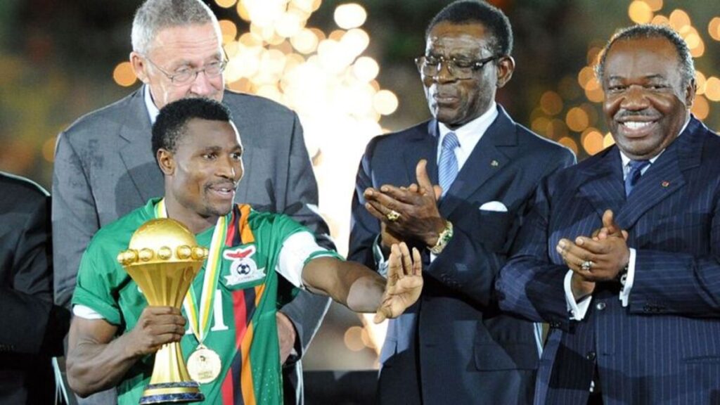 Christopher Katongo with the AFCON trophy in Gabon in 2012. (Photo via Getty Images)