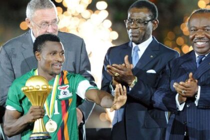 Christopher Katongo with the AFCON trophy in Gabon in 2012. (Photo via Getty Images)
