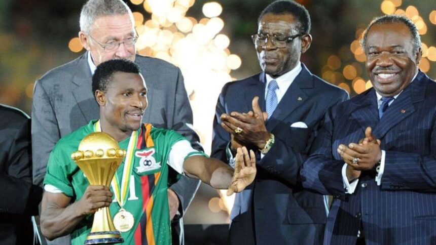 Christopher Katongo with the AFCON trophy in Gabon in 2012. (Photo via Getty Images)