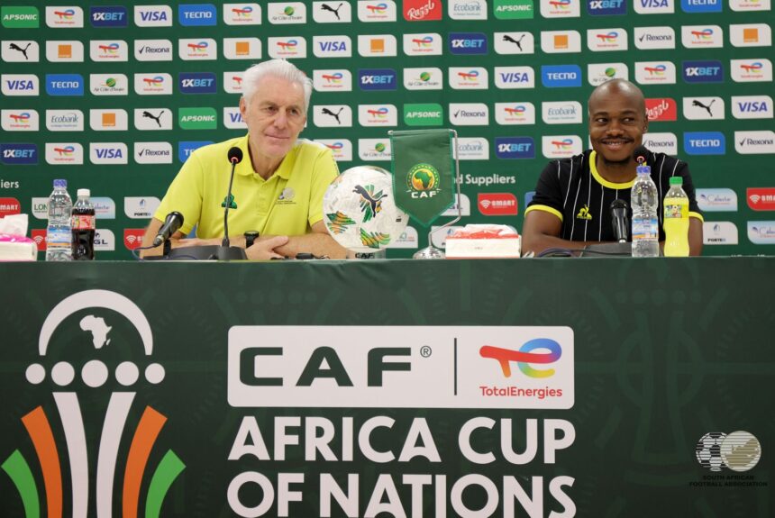 Hugo Broos and Percy Tau during a press conference at Korhogo's Stade, Amadou Gon Coulibaly. (Photo via X/@BafanaBafana)