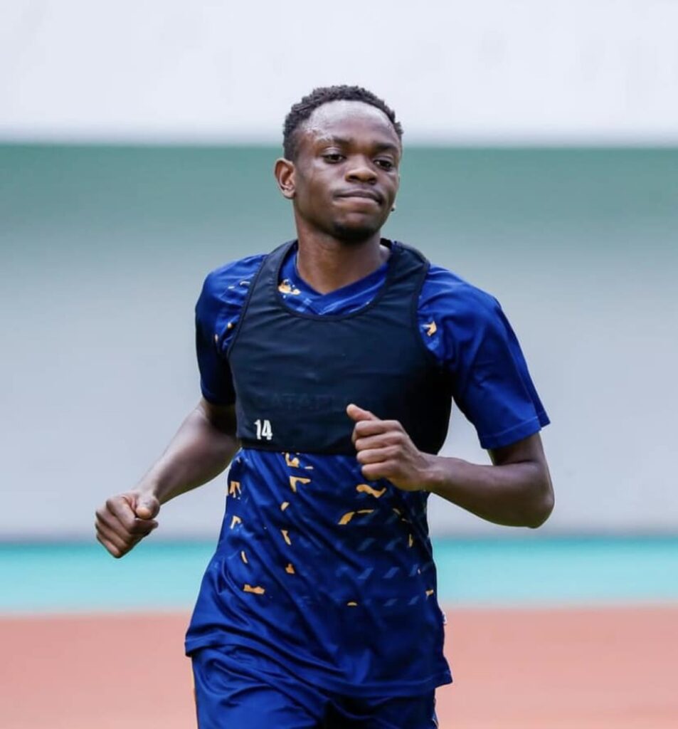 Mannah Chiwisa during a training session with the Chipolopolo Boys at the National Heroes Stadium in December 2023 in Lusaka. (Photo via FAZ media)