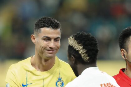 Fashion Sakala and Cristiano Ronaldo shake hands during Wednesday's AFC Champions League round of 16 match between Al Nassr and Al Fayha.(Photo/courtesy)