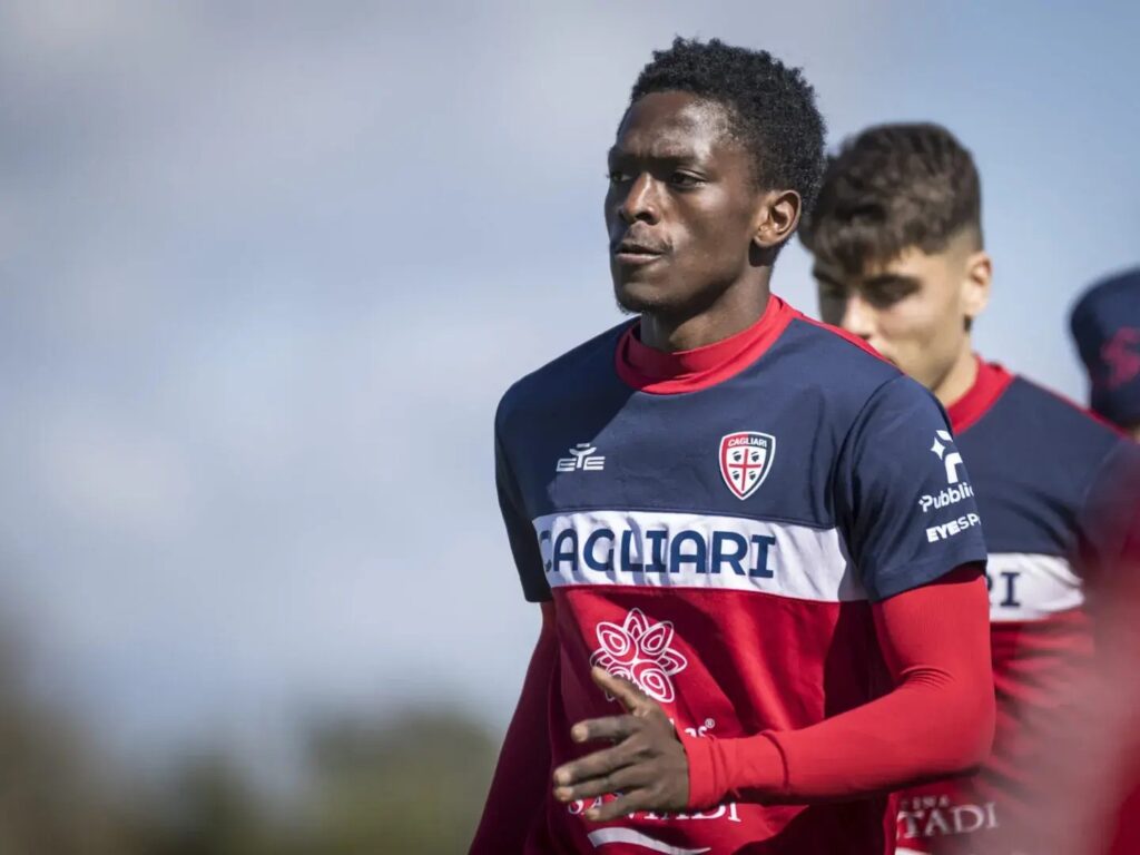 Kingstone Mutandwa during training with the Cagliari first team on Tuesday at CRAI SPORT CENTER. (Photo by Cagliari media)