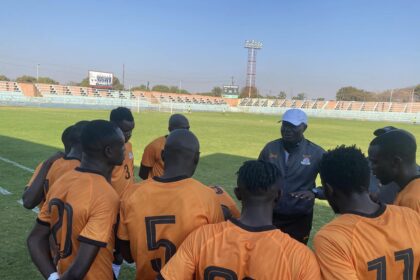 Wedson Nyirenda having a talk with some of the national team players at the Woodlands stadium in Lusaka. (Photo via FAZ media)