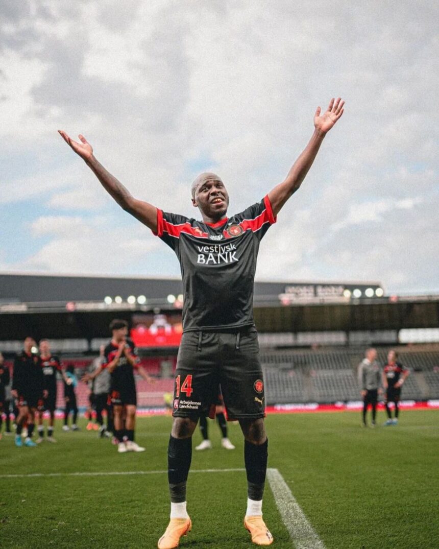 Edward Chilufya celebrates with fans after scoring on his birthday. (Photo via @chilufyaedward10