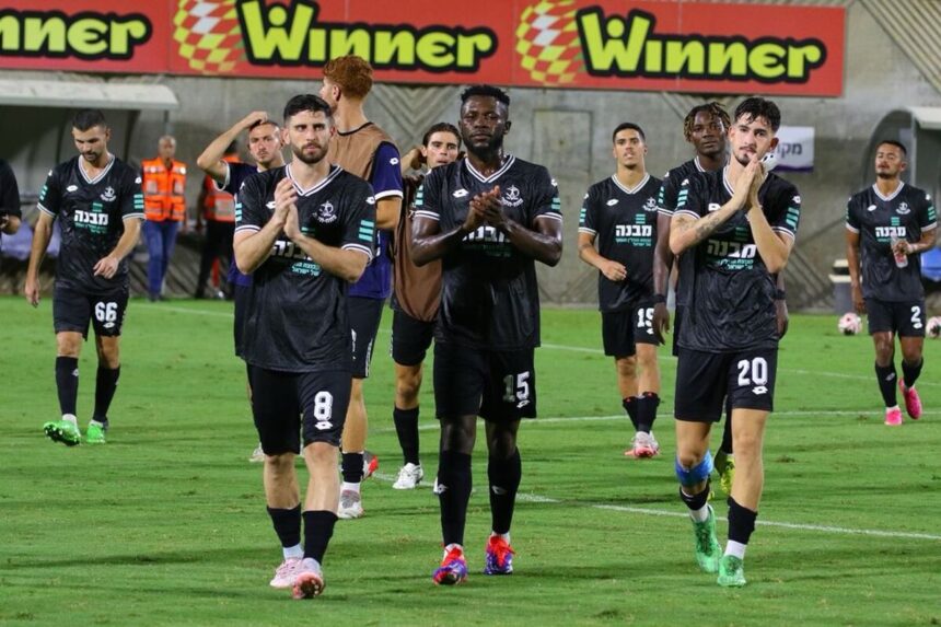 Kelvin Kapumbu and his Hapoel Petah Tikva teammates after a match. (Photo via IG/@hapoelpetahtikvafc)