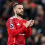 Luke Shaw of Manchester United applauds the fans after the final whistle during the Premier League match Manchester United vs Everton at Old Trafford, Manchester, United Kingdom, 1st December 2024 (Photo by Craig Thomas/News Images)