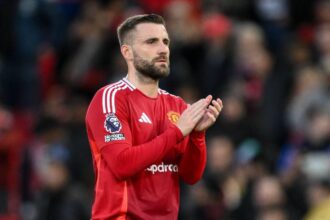 Luke Shaw of Manchester United applauds the fans after the final whistle during the Premier League match Manchester United vs Everton at Old Trafford, Manchester, United Kingdom, 1st December 2024 (Photo by Craig Thomas/News Images)