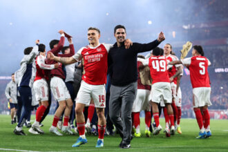 LONDON, ENGLAND - MAY 05: Mikel Arteta manager / head coach of Arsenal celebrates with Leandro Trossard after the UEFA Champions League 2025/26 Semi Final Second Leg match between Arsenal FC and Atletico de Madrid at Arsenal Stadium on May 05, 2026 in London, England. (Photo by Catherine Ivill - AMA/Getty Images)