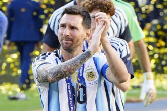 Argentina's Lionel Messi acknowledges the crowd following a 1-0 loss to Spain in the World Cup football final at New York/New Jersey Stadium in East Rutherford, New Jersey, on July 19, 2026. (Photo by Kyodo News via Getty Images)