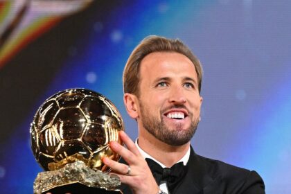 LONDON, ENGLAND - OCTOBER 26: Harry Kane of FC Bayern Munich and England accepts the Men's Ballon d'Or award during the 70th Ballon D'Or Ceremony at Palladium Theatre on October 26, 2026 in London, England. (Photo by Jeff Spicer - UEFA/UEFA via Getty Images)