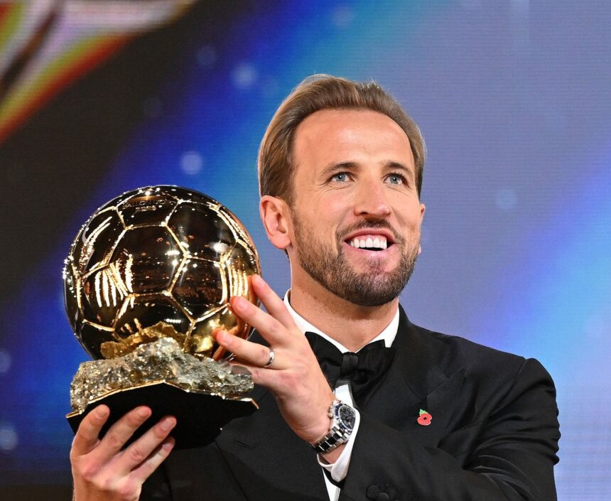 LONDON, ENGLAND - OCTOBER 26: Harry Kane of FC Bayern Munich and England accepts the Men's Ballon d'Or award during the 70th Ballon D'Or Ceremony at Palladium Theatre on October 26, 2026 in London, England. (Photo by Jeff Spicer - UEFA/UEFA via Getty Images)